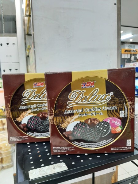 Delux Assorted Cookies Cream 324gr