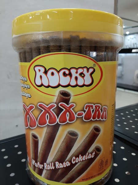 Wafer Roll Rasa Cokelat Rocky XXX-TRA 620gr