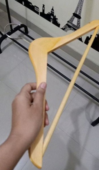 Hanger kayu