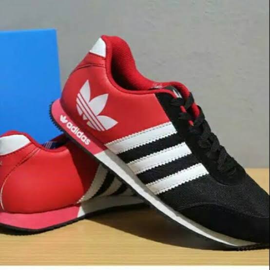 Sepatu ADIDAS