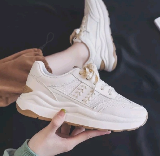 Sepatu Sneaker Wanita (amiraa.store)