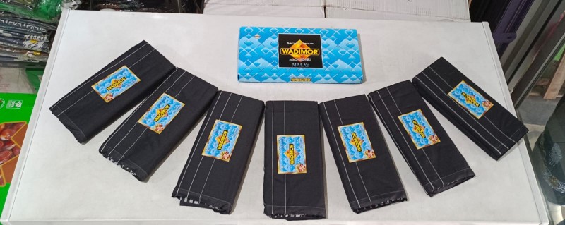 Sarung Wadimor Hitam dan Putih