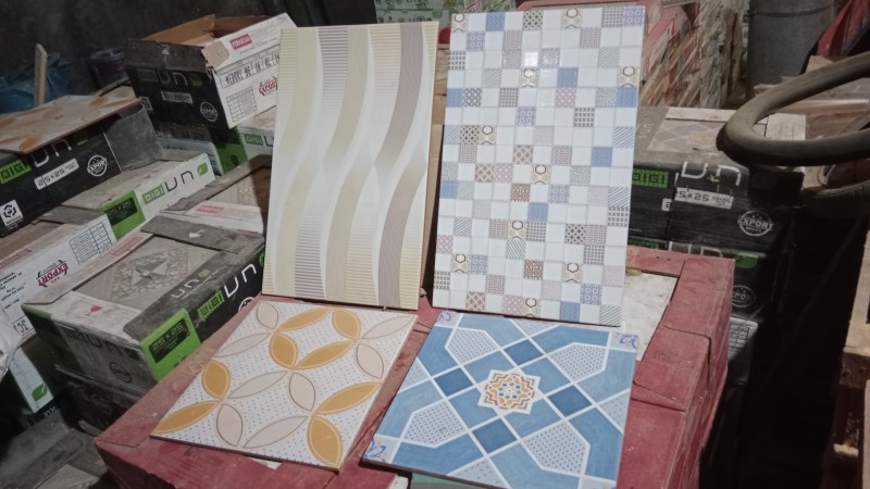 Keramik dinding
