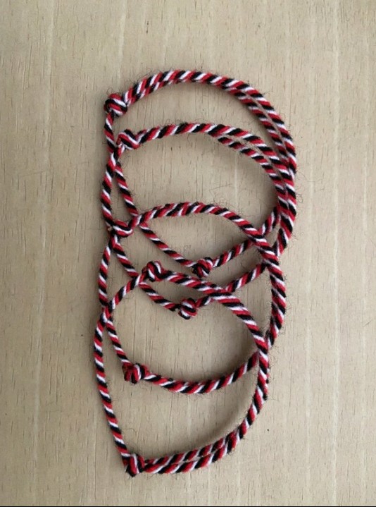 Gelang benang